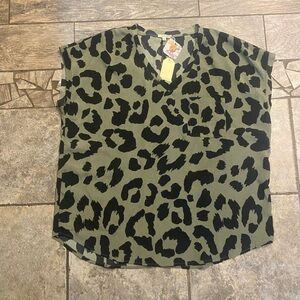 Size lg nwt animal print shirt